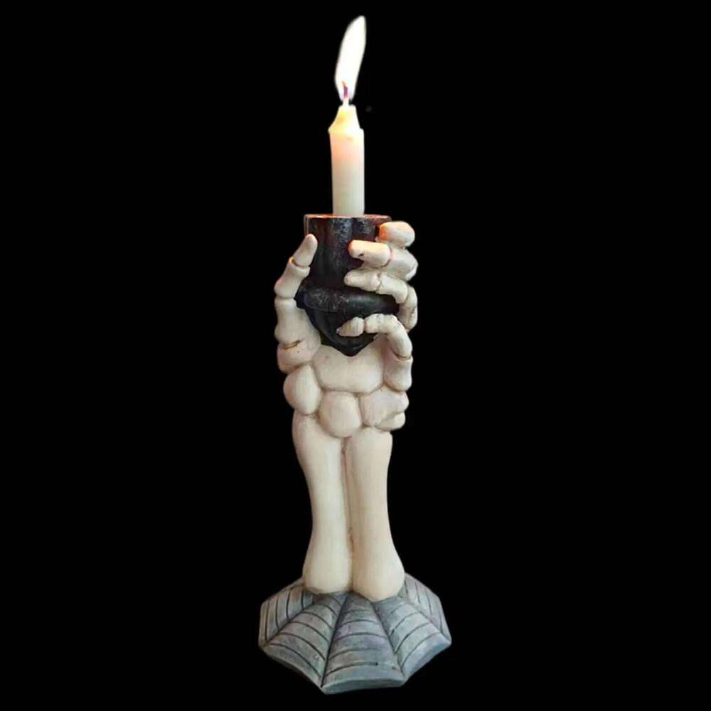 Halloween Taper Candle Resin Skull Hand Candlestick Holder Ornament Club Home Candles Stand for Dinner Kitchen Counter Y260131