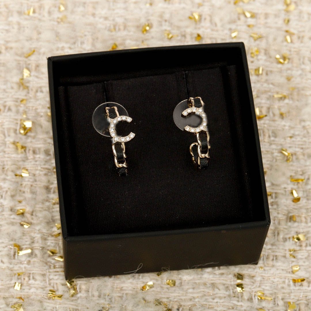 2026 Luxury quality half round shape drop earring with diamond and black genuine leather in 18k gold plated have stamp PS6390B