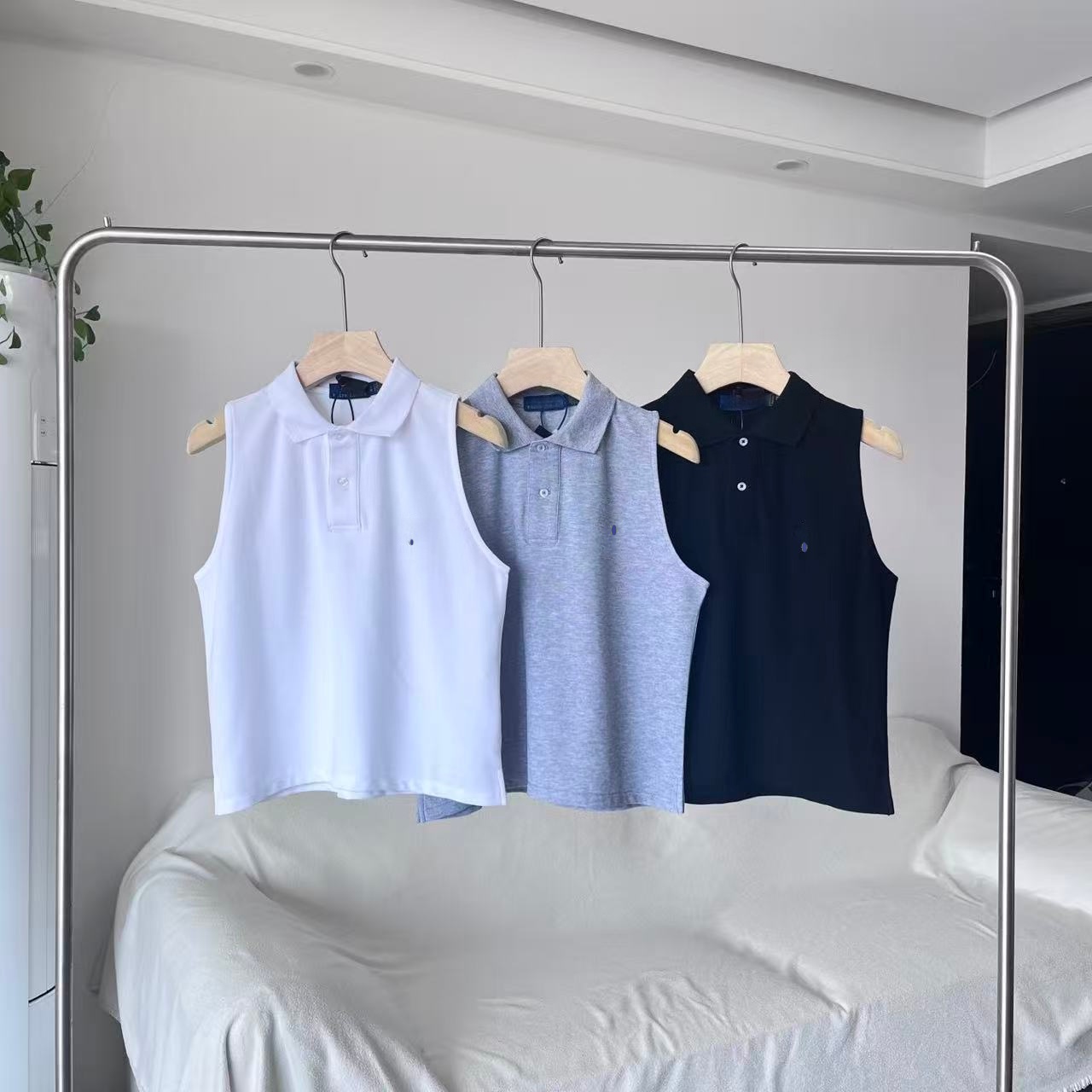 Designer Tanks Camis Fashion Design Women's Tanks Camis Tops Summer Girls White Black Ribbed Cotton Camisole Lady Slim Knits Tees Sleeveless T Shirts Short Tees