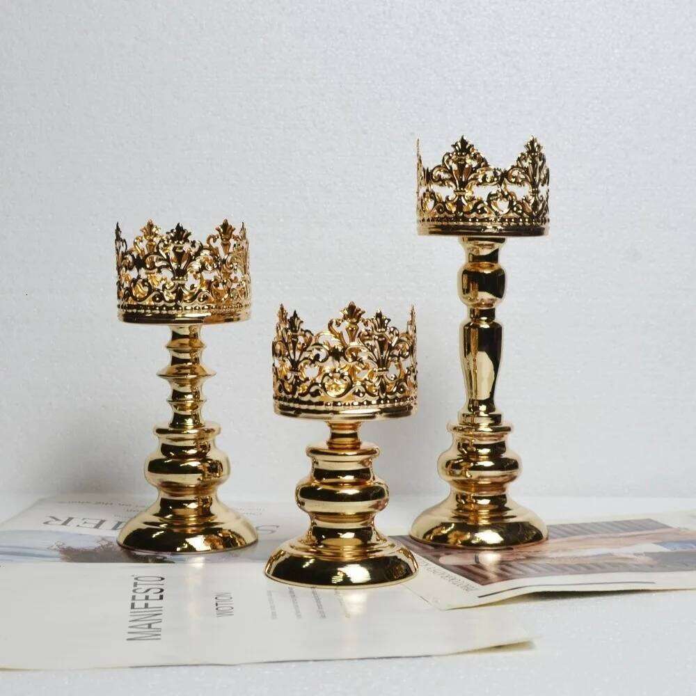 1PCS Retro Tabletop Candle Holders Metal and Iron with Openwork Pattern Home Restaurants Decoration Candlestick Holder Y260131
