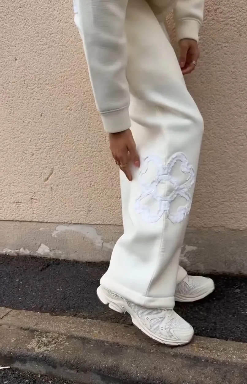 High Street Beige Jogging Pants Hoodie 2 Piece Set Mens Y2K Straight Sweatpants Flower y Casual Couple Training Suit 260126