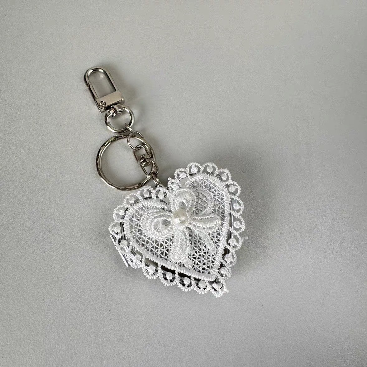 Free shipping Hot selling exquisite design silver bow love mirror keychain Y2K bag pendant practical fashion bagcharm
