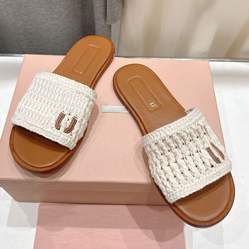 Designer women slippers luxury brand Lady sandals embroidered knitted upper smooth leather inner layer outdoor womans flat bottomed beach sandals slippers