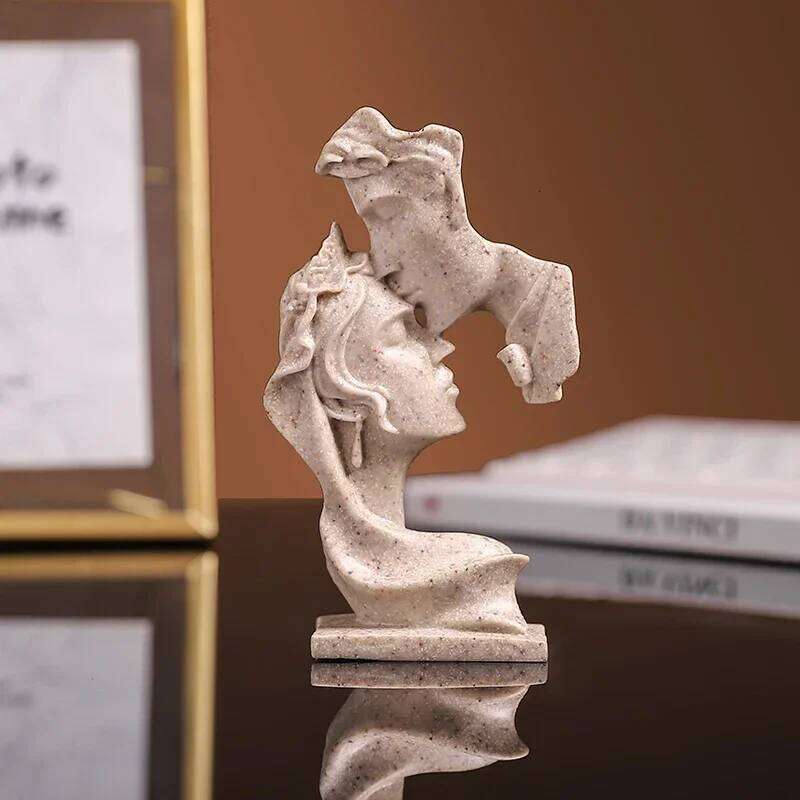 Mini Resin Lovers Statue Figurine Kissing Posture Model Craft Sculpture Ornament Home Decor Desktop Wine Cabinet Decoration Y260202
