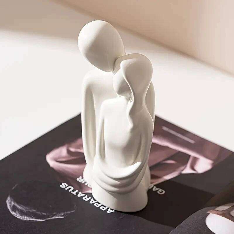 Nordic Minimalist Couple Sculpture Lover Embracing Figure Frosted Ceramic Pure White Gray Statue Wedding Gift Y260202