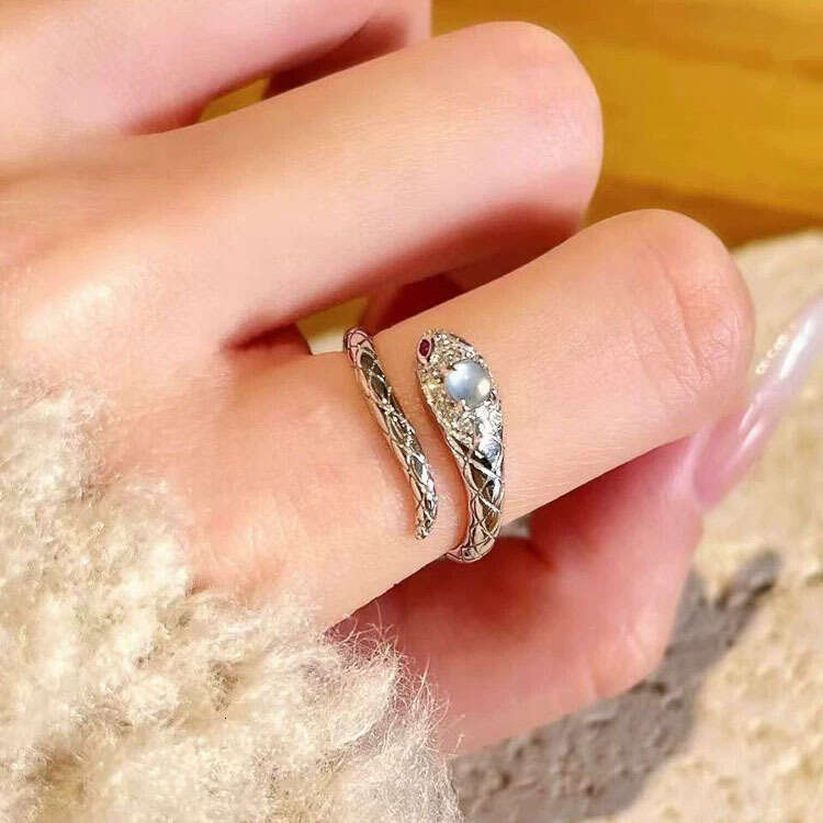 Reverse Love Little Vinegar Bag Spirit Auspicious Inlaid Diamond Ring For Women Zodiac Year Of The Snake Design Fashionable And Versatile Accessory