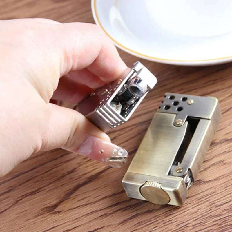 Scimitar windproof mechanical press automatic ignition retro lighter HY696 W260202