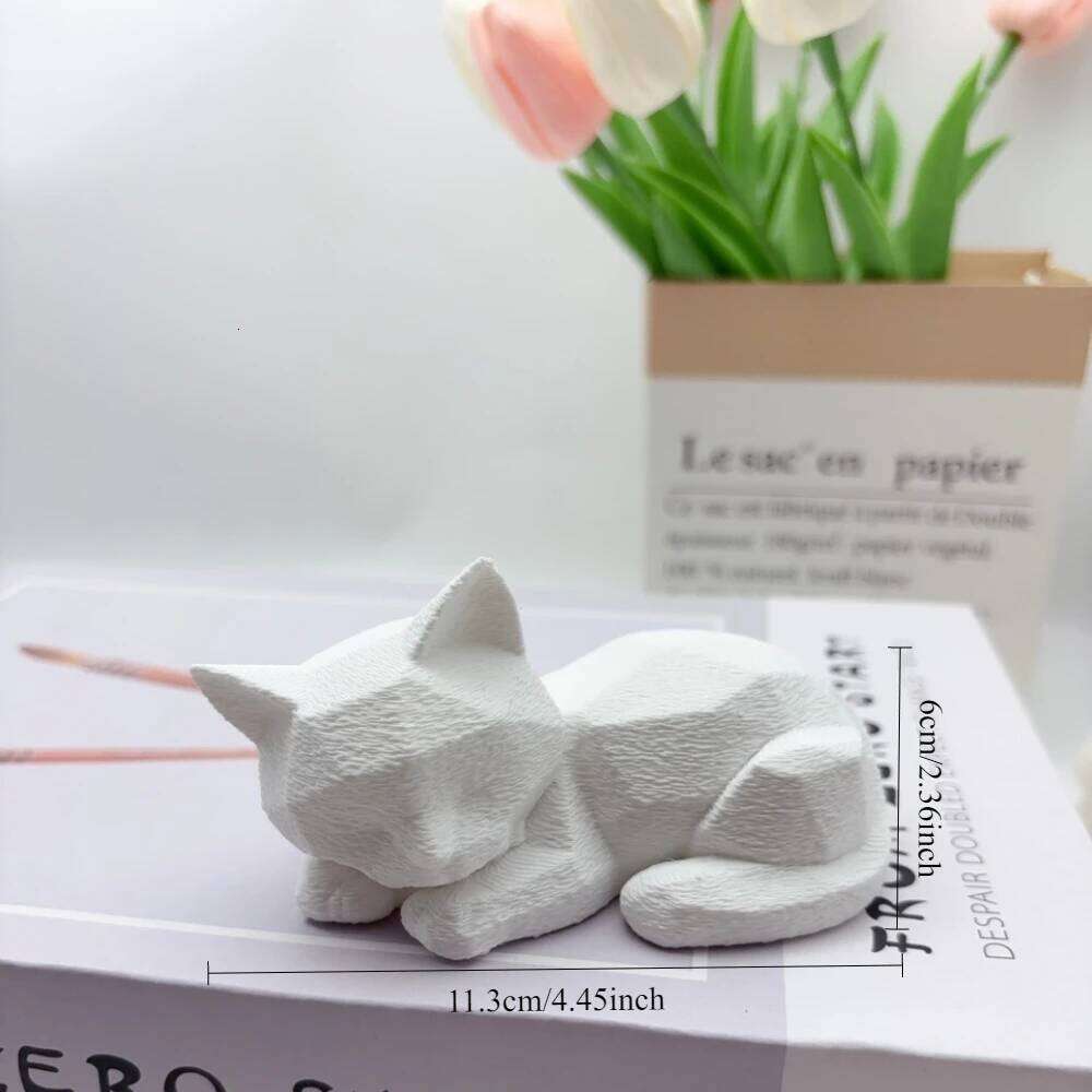 Low Cat, 3D Printed Lying Statue, Super Cute Sleeping Kitten with Polygon Design, Cat Enthusiast Gift Y260202