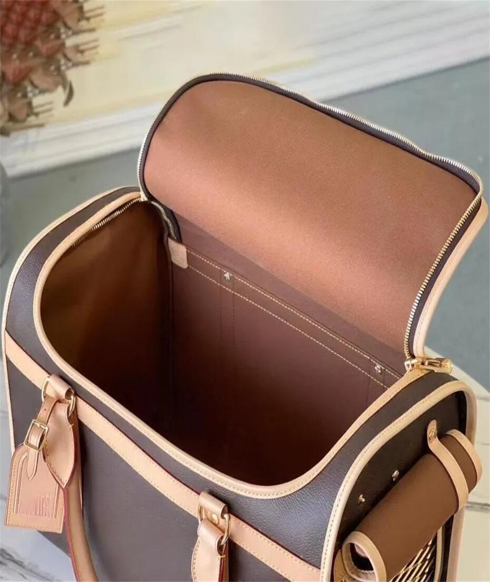 2026 Designer High-Quality pet Tote Bags Luxury Fashion leather pets handbags Breathable small cats or dogs carrier Bags 39*20*32cm
