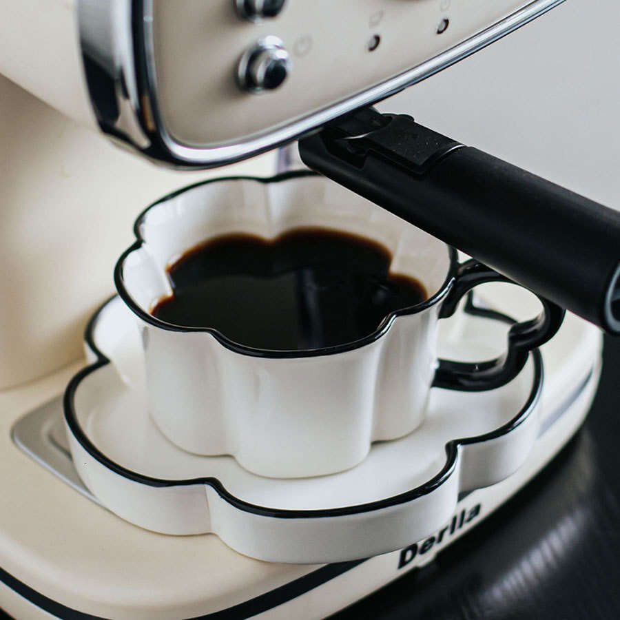 designer cup Nordic Minimalist Petal Shape Ceramic Coffee Cup Saucer Set for Personalized Office and Home Afternoon Tea