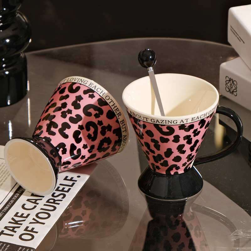 Quirky Personality Pink Leopard Print Heat-Resistant Large Diameter Latte Art Ceramic with Spoon Abstract Women's Vintage Coffee Cup