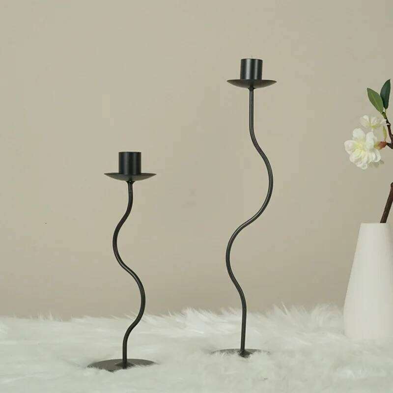 European Simple Metal Black Curved Holder Creative Retro Wrought Iron Room Home Decoration Desktop Candle Stick Stand Y260131