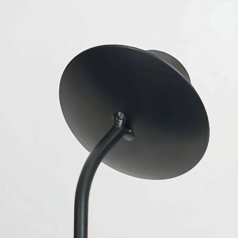 European Simple Metal Black Curved Holder Creative Retro Wrought Iron Room Home Decoration Desktop Candle Stick Stand Y260131