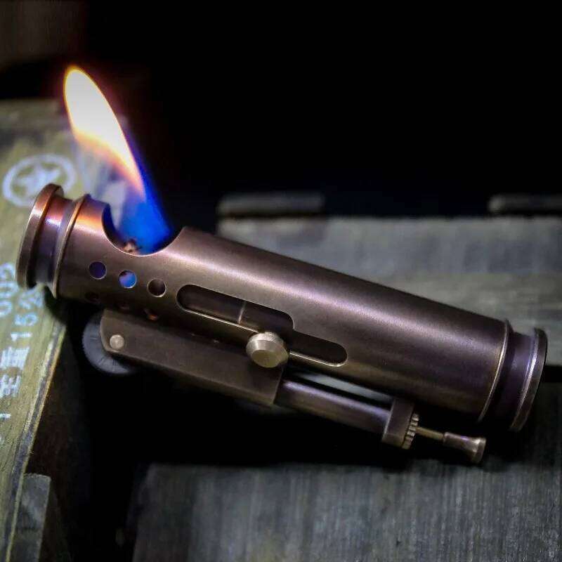 2025 Unusual Alien Trench Handmade Pure Copper Kerosine Lighter AK Vintage Portable Windproof Collection Lighters Smoking Gadget W260202