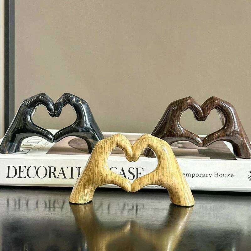 Creative Graffiti Resin Hand Gesture Home Decoration Nordic Heart Shaped Statue For Girlfriend Valentine Day Gift Y260202