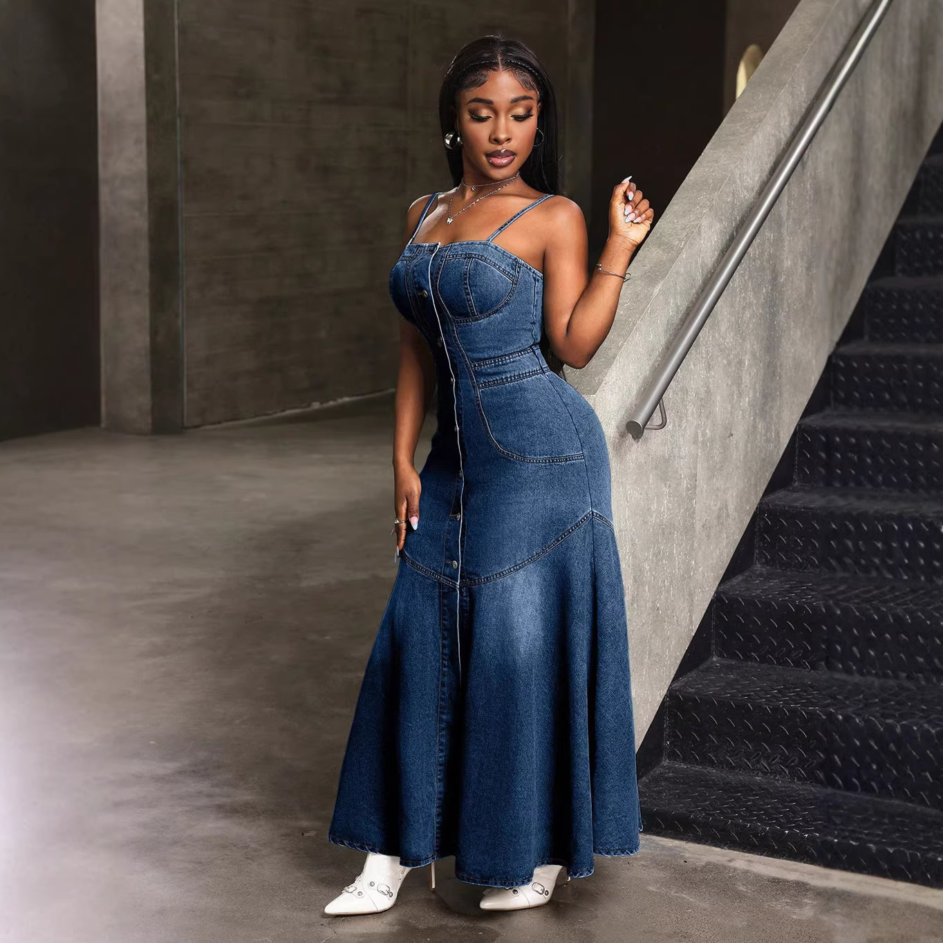 15811 Fashionable MidLength SingleBreasted Denim Dress with Straps 240402