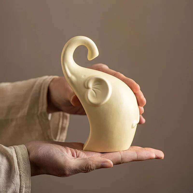 Family of Three Elephant Ornament Desktop Decoration Living Room Entrance Feng Shui Ceramic Animal Handicraft Figurines Objects Y260202