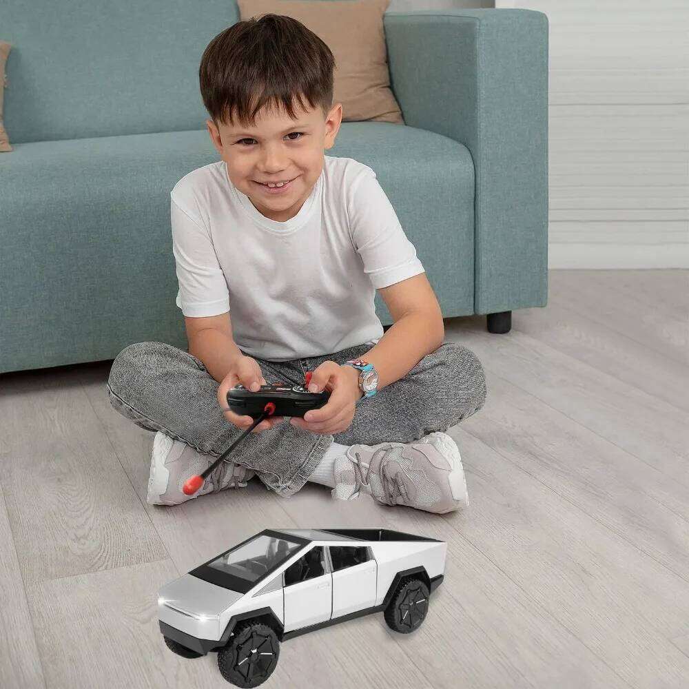 1:24 Pickup Remote Control 4WD Off-Road Truck Toy - 27Mhz GHz Wireless RC Car with LED Lights Birthday Gift for Boys Kids Y260131