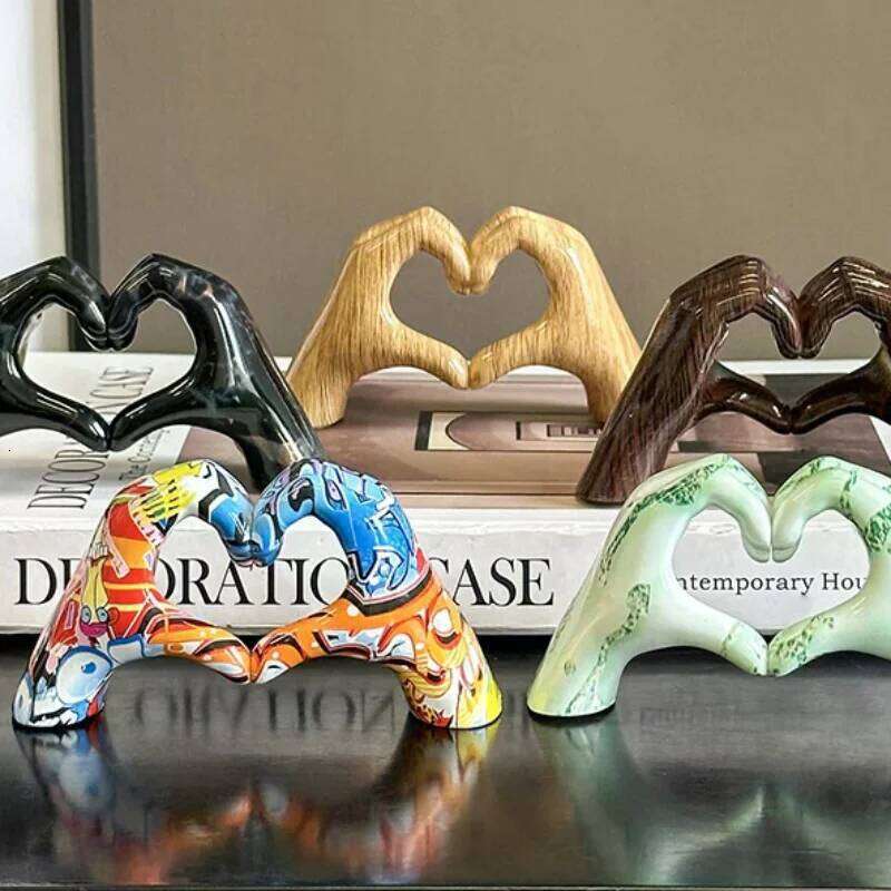 Creative Graffiti Resin Hand Gesture Home Decoration Nordic Heart Shaped Statue For Girlfriend Valentine Day Gift Y260202