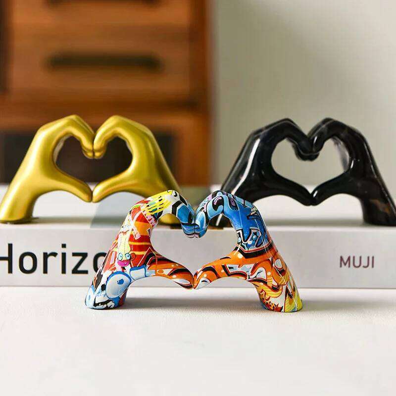 Creative Graffiti Resin Hand Gesture Home Decoration Nordic Heart Shaped Statue For Girlfriend Valentine Day Gift Y260202