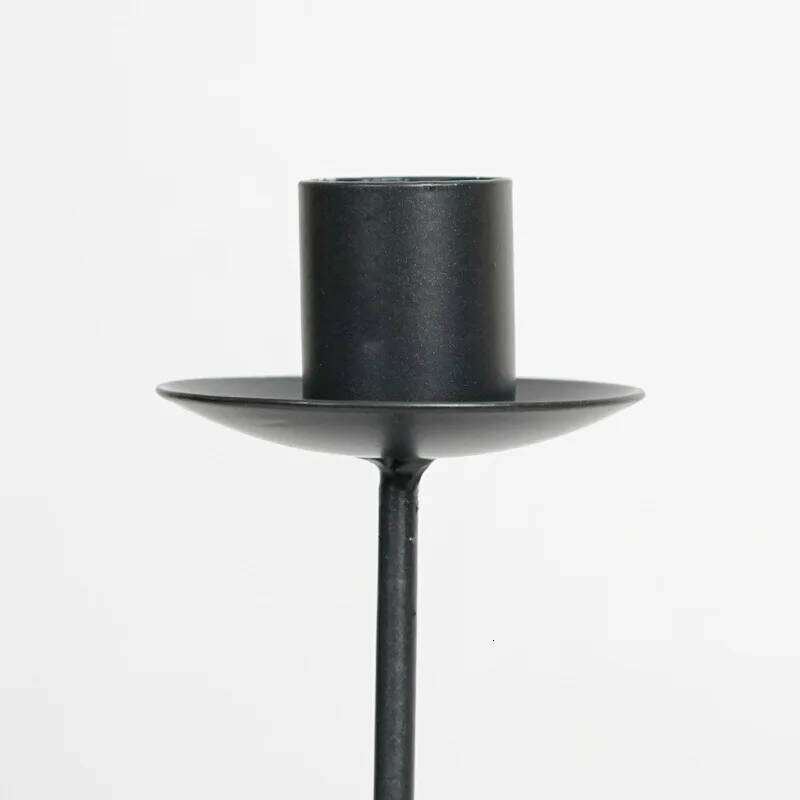 European Simple Metal Black Curved Holder Creative Retro Wrought Iron Room Home Decoration Desktop Candle Stick Stand Y260131