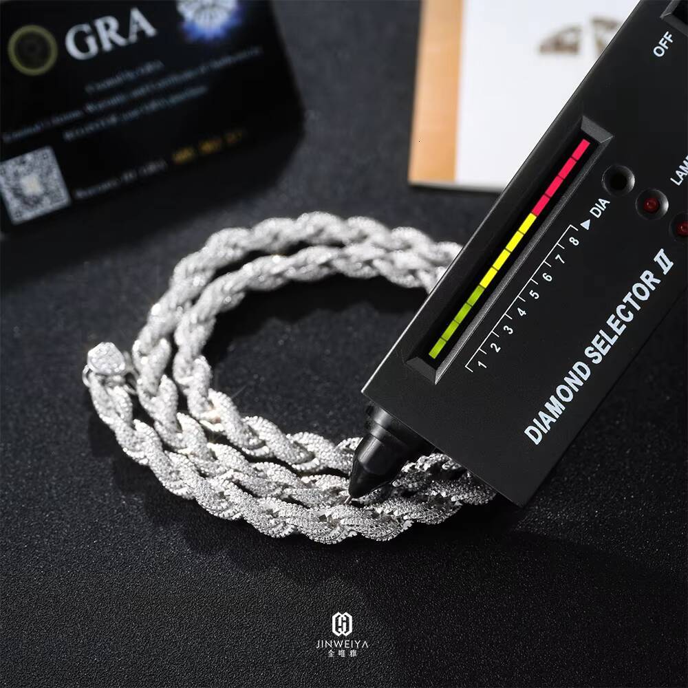 Cuban link chain with VVS moissanite 925 silver; Hip hop ice-locked necklace 925 silver; New year gift