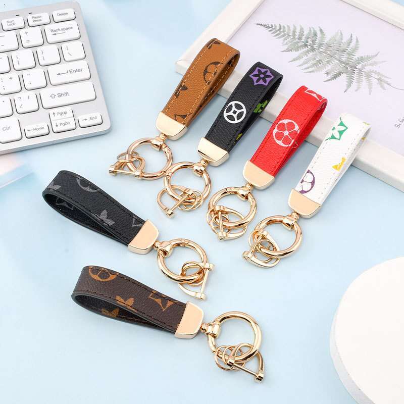 Fashion style designer car key chain bag charms pendant jewelry key ring holder gift pu leather metal key chain accessories Luxury designer