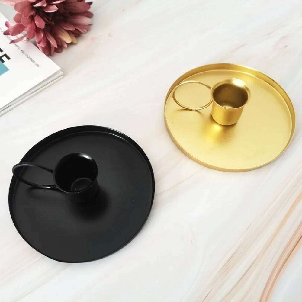 Vintage Candle Holder Portable with Handle Round Lightweight Metal Desktop Candlestick Adornment Y260131