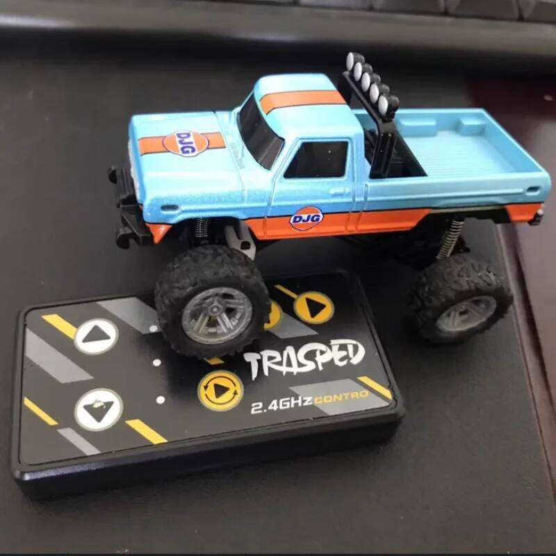 1/64 Mini RC 4WD Off-Road Climbing Alloy Shell Vehicl 2.4GHz Simulation Lighting Remote Control Car Model Toy Boys Gifts Y260131