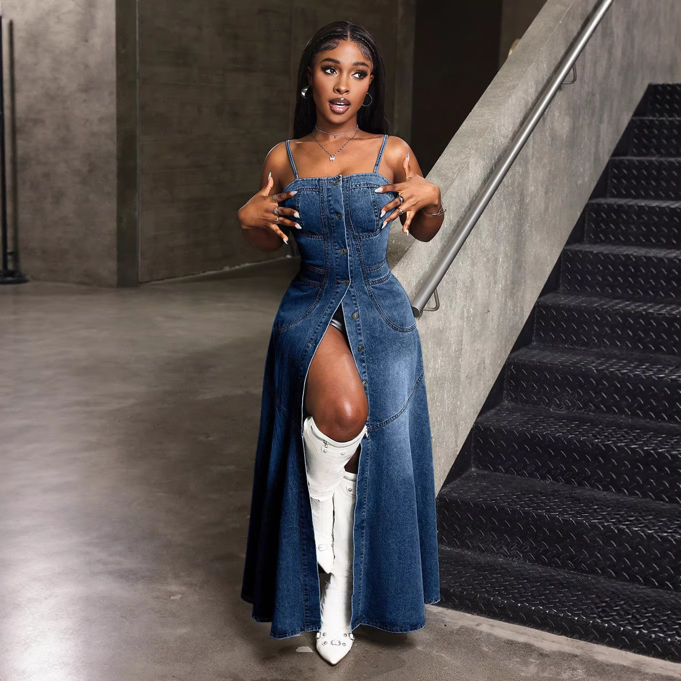 15811 Fashionable MidLength SingleBreasted Denim Dress with Straps 240402