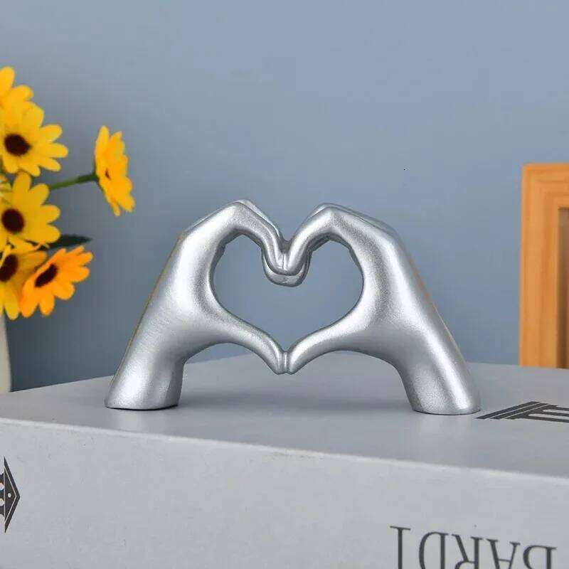 Gold Heart Statue Living Room Bedroom Decoration, Love Finger Modern Hand Gesture Sculpture Home Shelf Desktop Y260202