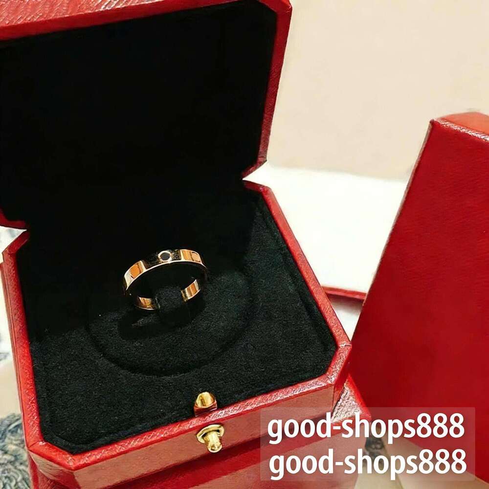 Luxurys Designer Ring for Women Classic Fashion and Exquisite Love Rings Trend Band Simple Personality Style Romantic Jewelry holiday Gift good nice