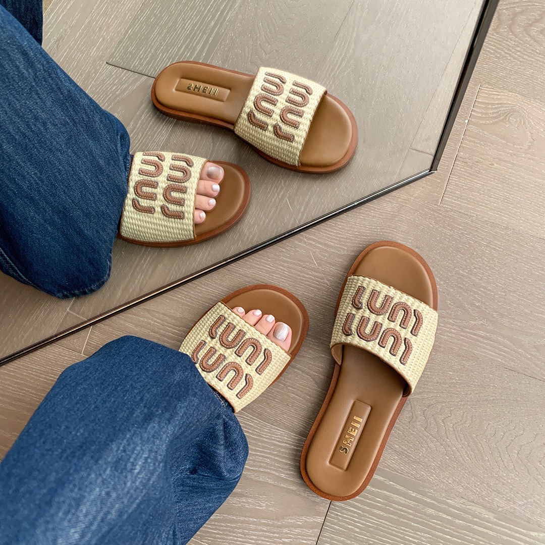 hot Free shipping Slippers 2026 Fashion vacation woven flat bottomed beach outerwear Big Size