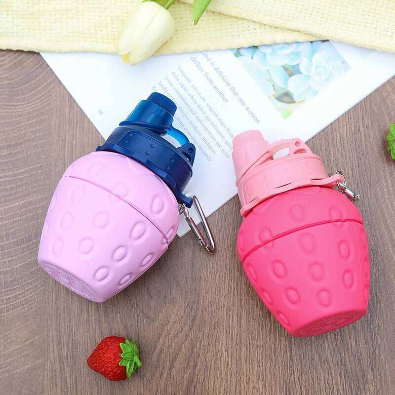 Portable Foldable 600Ml Travel Sports Strawberry Shaped Water Bottle Kids Silicone Telescopic Cup Z260202