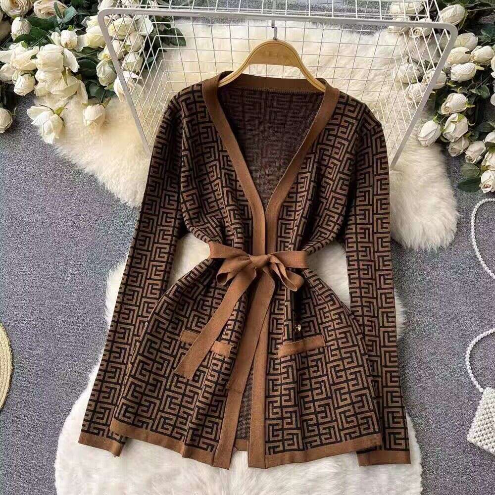 European Fashion Women's Vintage Floral Pattern Jacquard Cardigan Jacket Vest + Straight-Leg Knitted Three-Piece Set