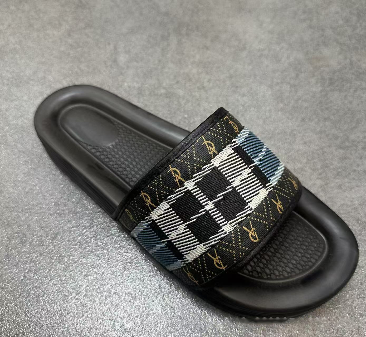 Free shipping 2026 hot new classic printed flat slippers for outdoor fashionable and casual designer beach shoes