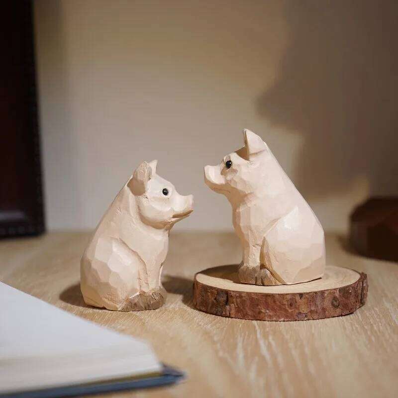 1 PC Seated Pig Hand Carved Wood Sculpture Swine Character Office Study Desk Decor Playful Animal Figurines Wooden Home Ornament Y260202
