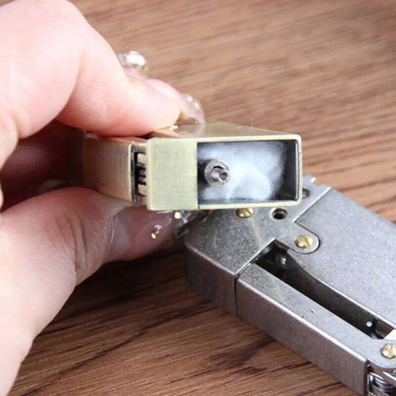 Scimitar windproof mechanical press automatic ignition retro lighter HY696 W260202