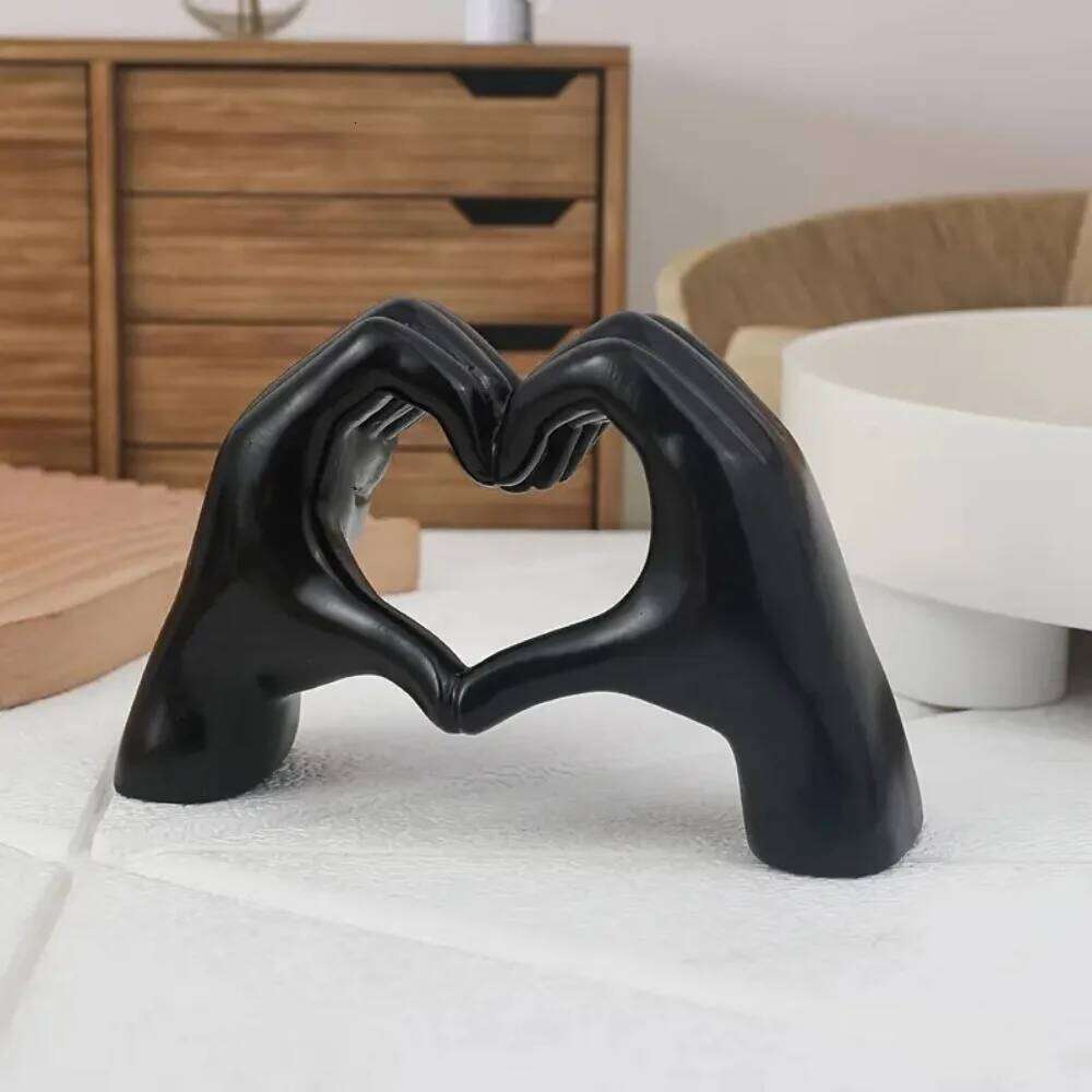 Creative Heart Statue Abstract Hand Love Figurines Living Room Bedroom Modern Home Desktop Wedding Decoration Y260202