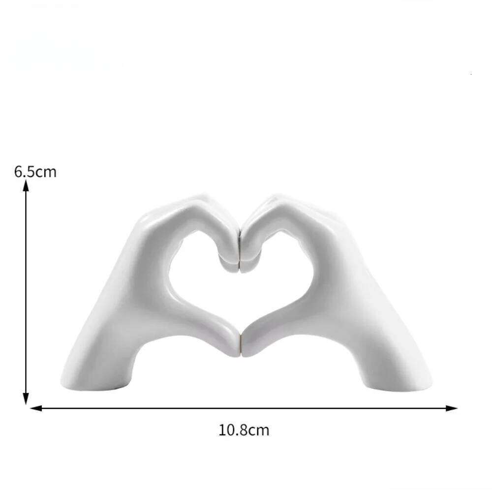 Creative Heart Statue Abstract Hand Love Figurines Living Room Bedroom Modern Home Desktop Wedding Decoration Y260202