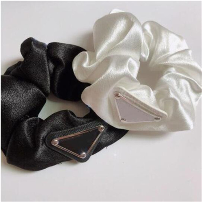 Designer Girls Hair Scrunchy Ring Elastic Hairbands High-end Hair Rope Vintage Satin Letter Scrunchie Headband Hairpins Luxury Hair Accessories