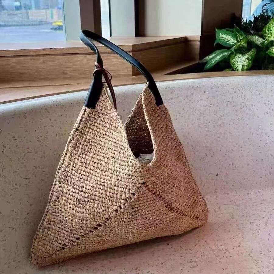 French Style Single Shoulder Capacity Straw New Raffia Hollow Woven Vacation Beach Large Triangle Women's Bag Kl928