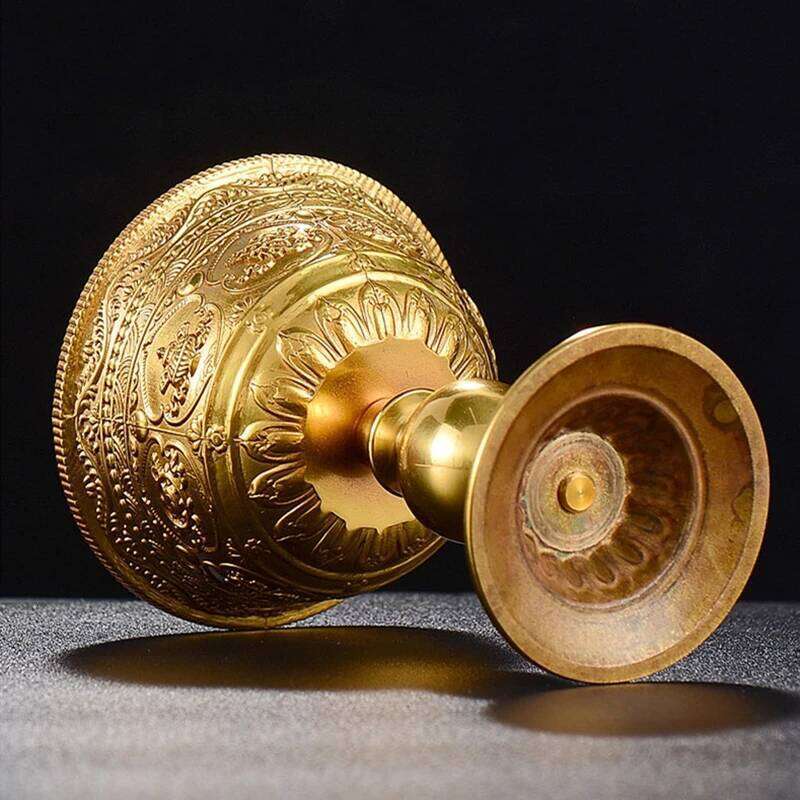 Embossed Brass Candle Cup Romantic Flower Gold Candlestick Buddhist Lamp Holder Wedding Dinner Home Collection Table Decoration Y260131