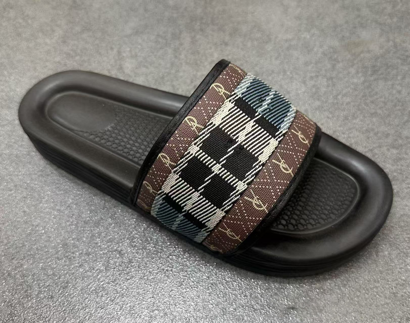 Free shipping 2026 hot new classic printed flat slippers for outdoor fashionable and casual designer beach shoes