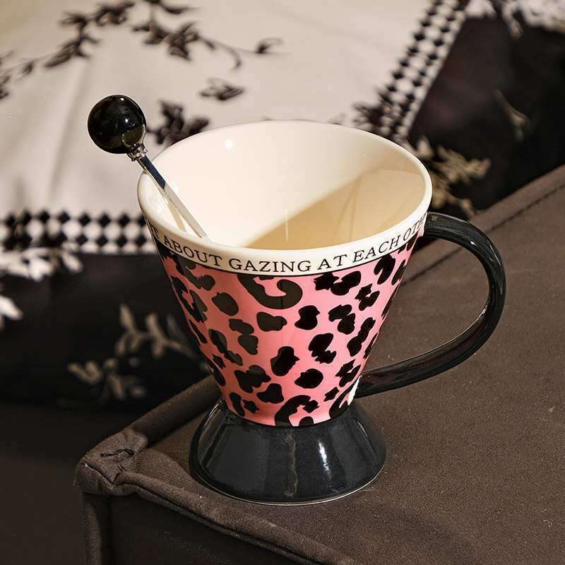 Quirky Personality Pink Leopard Print Heat-Resistant Large Diameter Latte Art Ceramic with Spoon Abstract Women's Vintage Coffee Cup