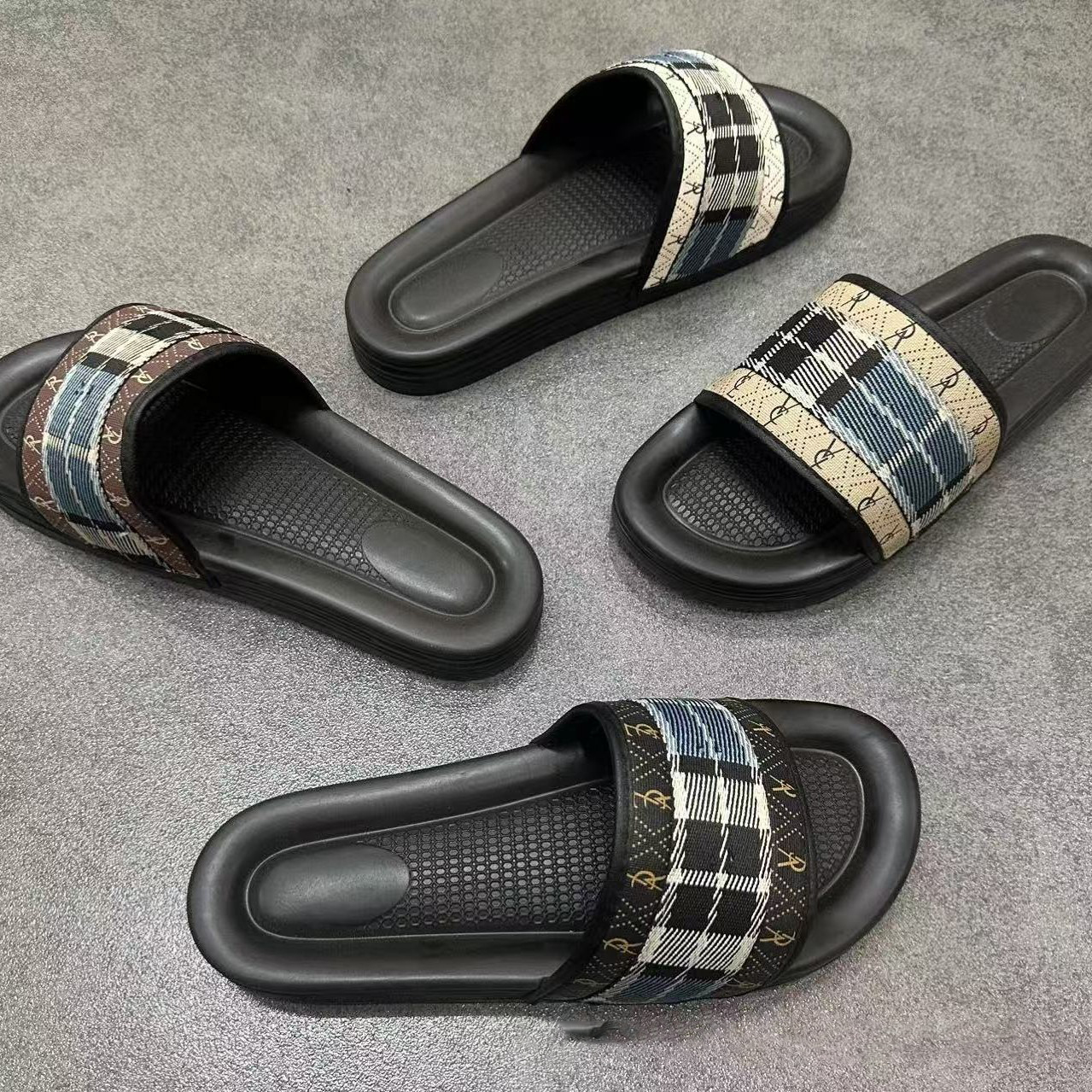Free shipping 2026 hot new classic printed flat slippers for outdoor fashionable and casual designer beach shoes