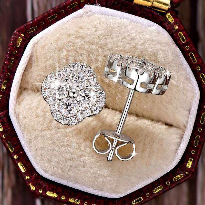 Elegant Gift Star Round D Color Vvs1 Moissanite Piercing Fashion Lucky Floral-Style Four-Leaf Clover Stud Earrings For Women