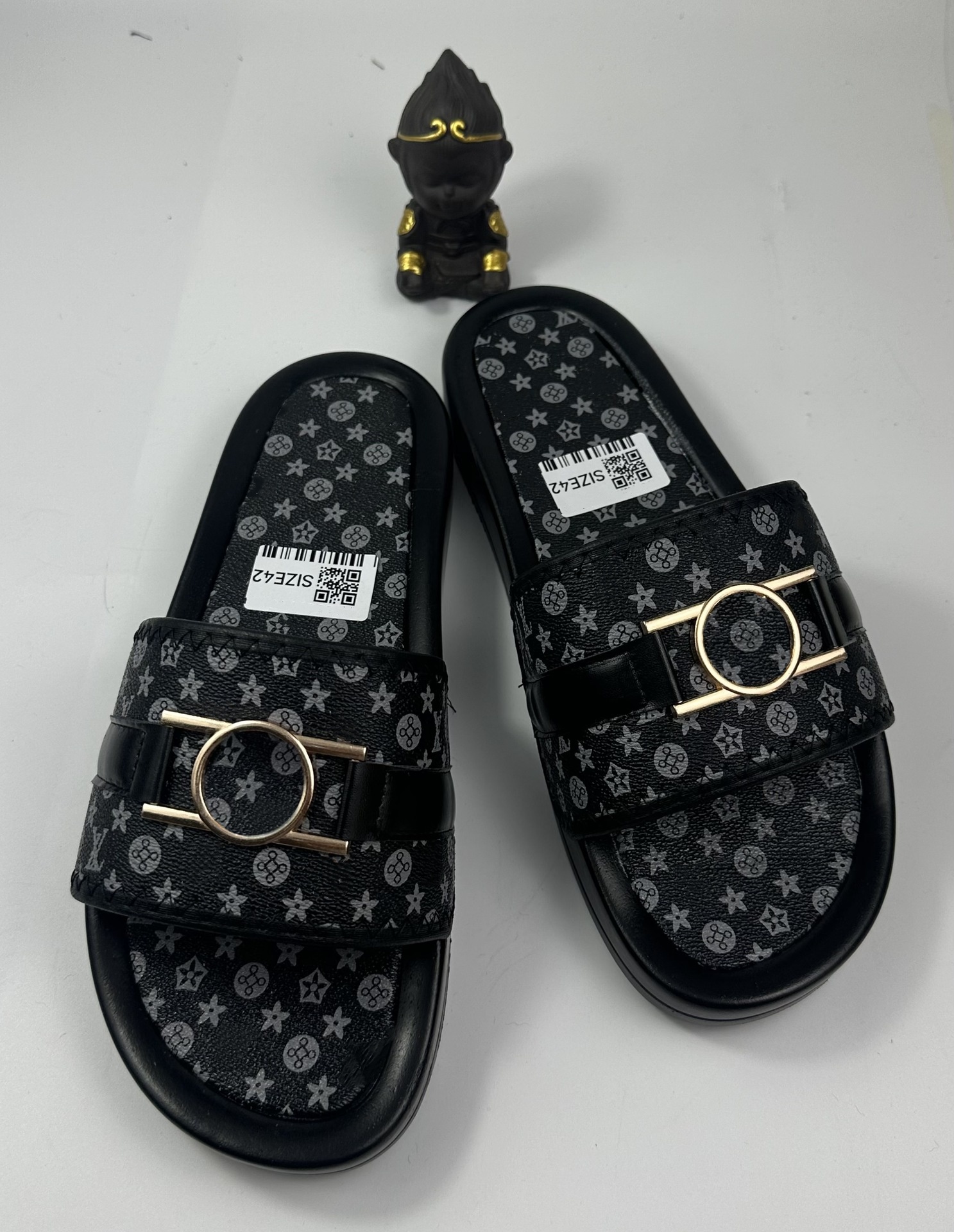 Men Slippers Unique Style Letter Printed Soft-Soled Sandals Comfortable Man Sandal House Slippers Man Summer Shoes