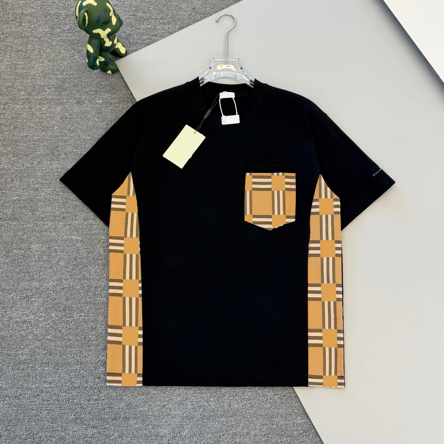 Designer T-shirt men's short sleeved men's designer high-end casual sports pure cotton versatile embroidered striped short sleeved