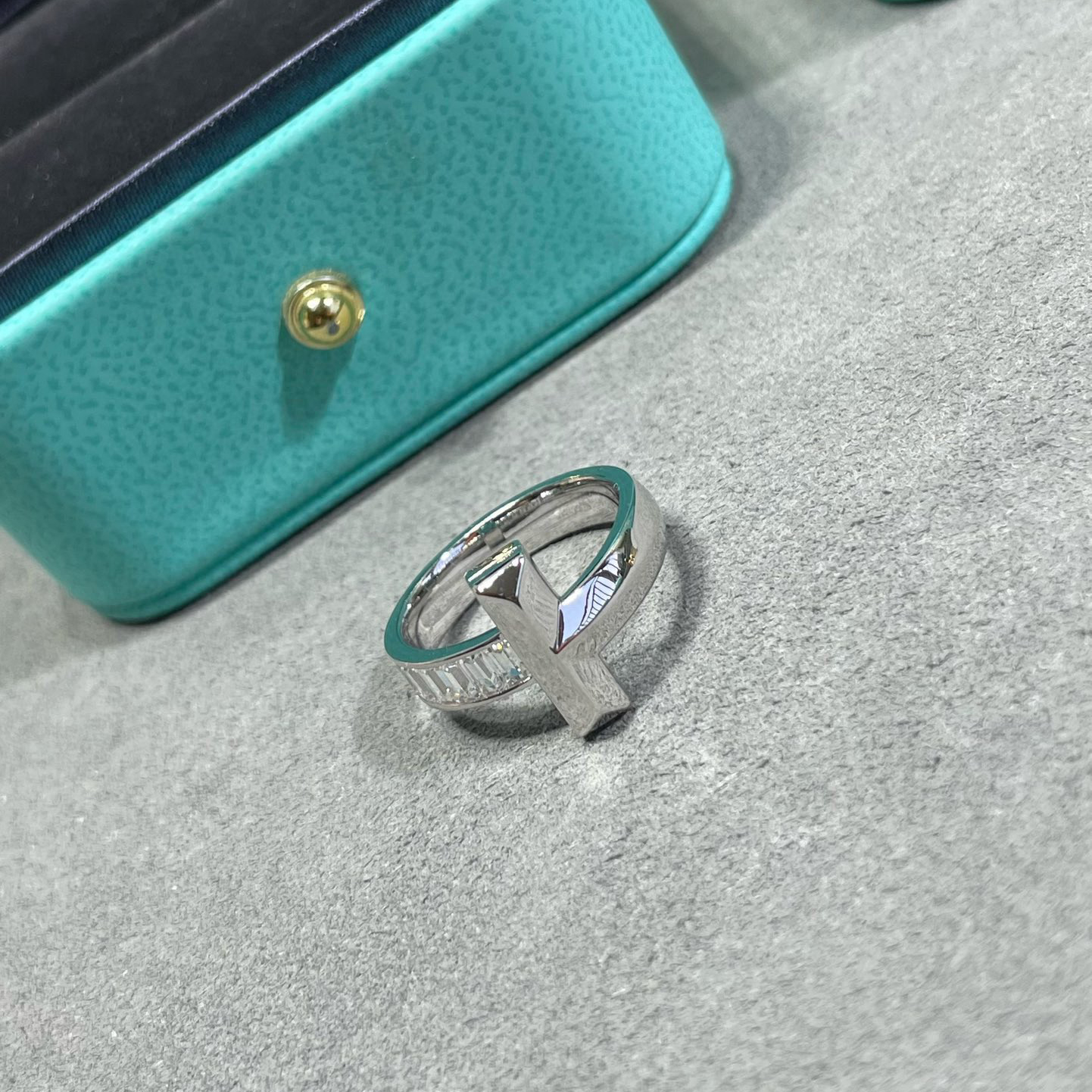 Designer ring for women classic fashion trend letter gift silver single row diamond ring simple personality versatile romantic high-end light luxury good